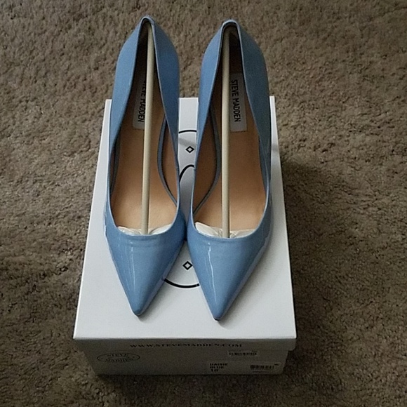 [SOLD] Steve Madden Daisie Pumps - Picture 4 of 4